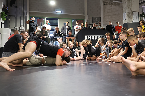 Focused young athlete during training - Pure Focus